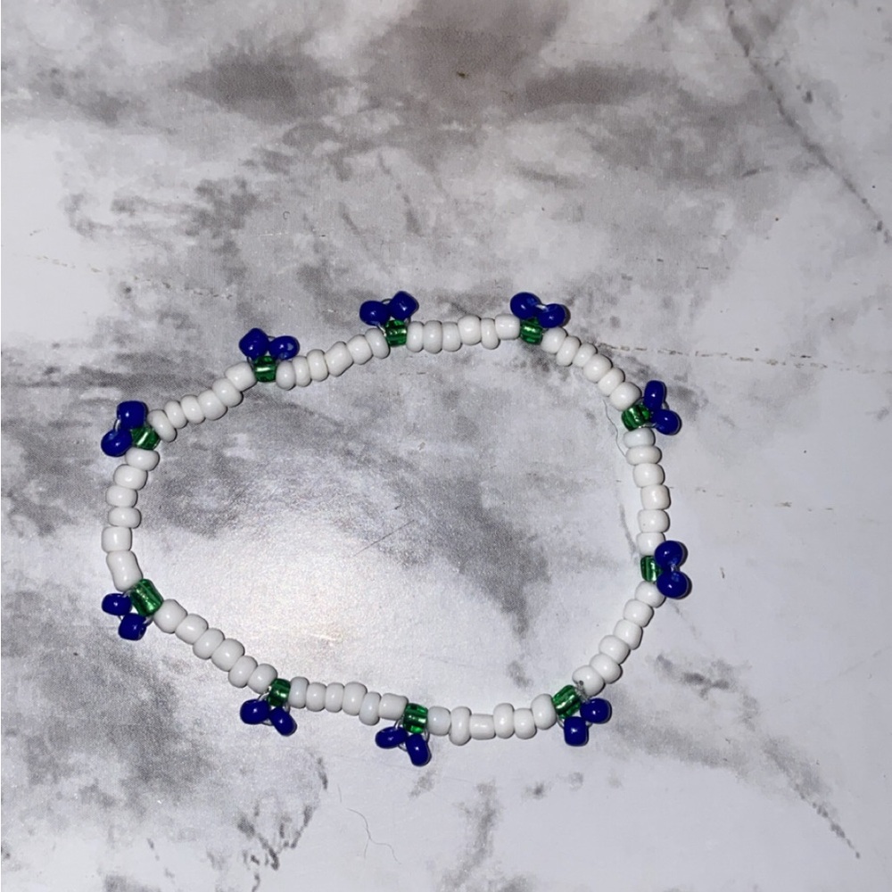 White and Blue Blueberry bracelet